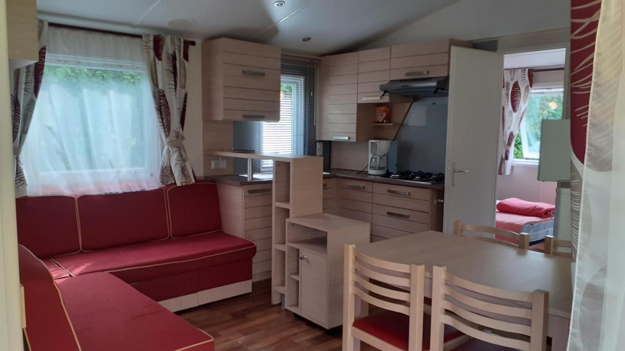 Camping Les Champs Fleuris Otel Duingt Dış mekan fotoğraf