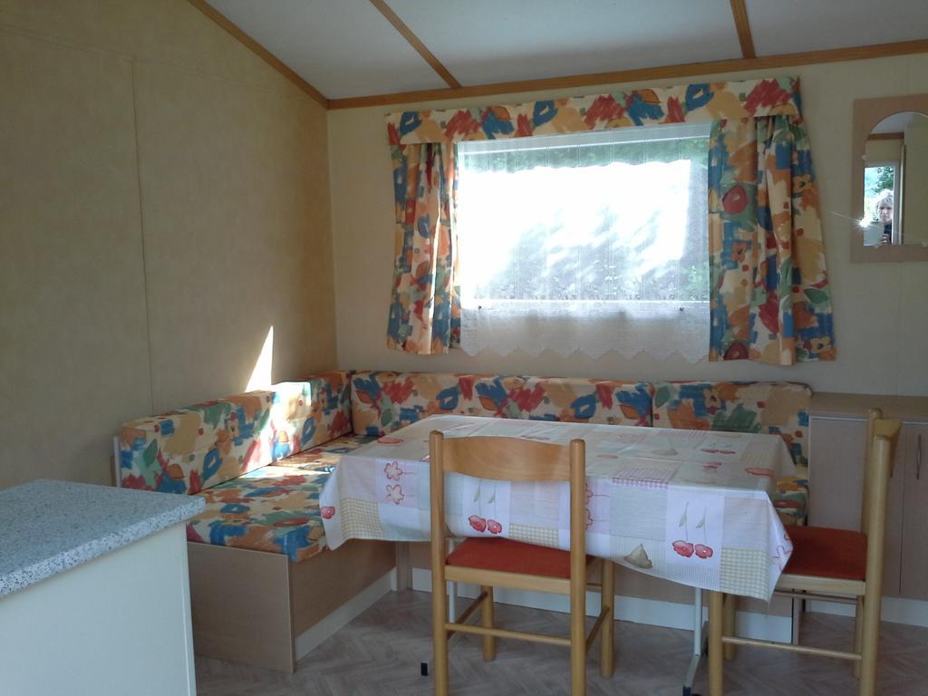 Camping Les Champs Fleuris Otel Duingt Dış mekan fotoğraf