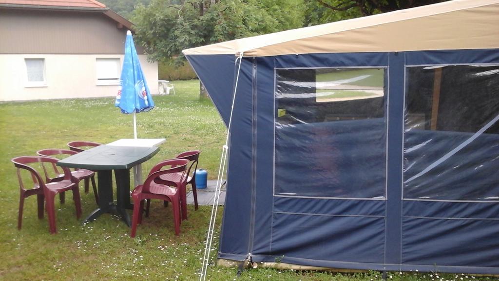 Camping Les Champs Fleuris Otel Duingt Dış mekan fotoğraf