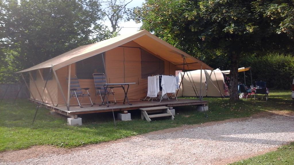 Camping Les Champs Fleuris Otel Duingt Dış mekan fotoğraf